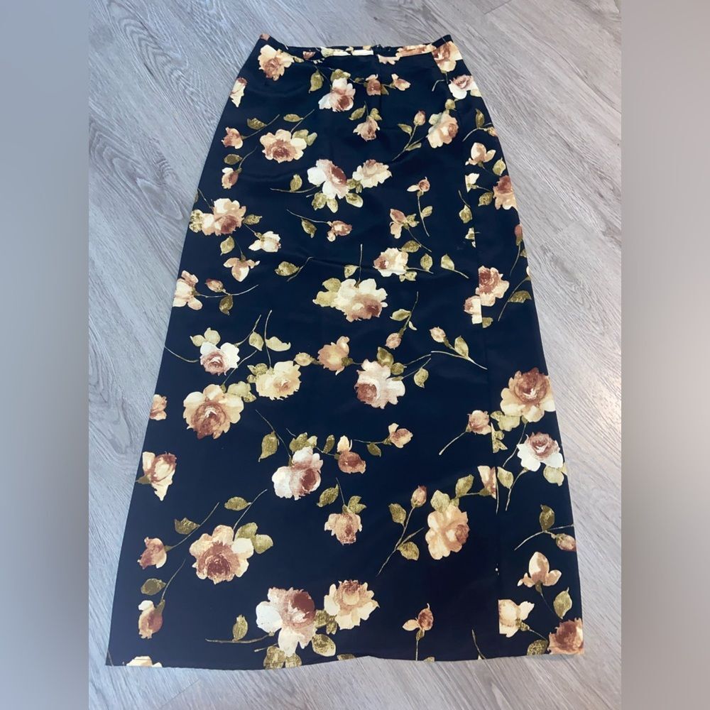 Floral Midi Skirt in Black and Beige 6